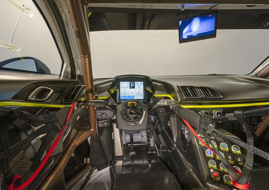Торпедо Audi R8 LMS GT2 2019 года  (фото 19 из 40)